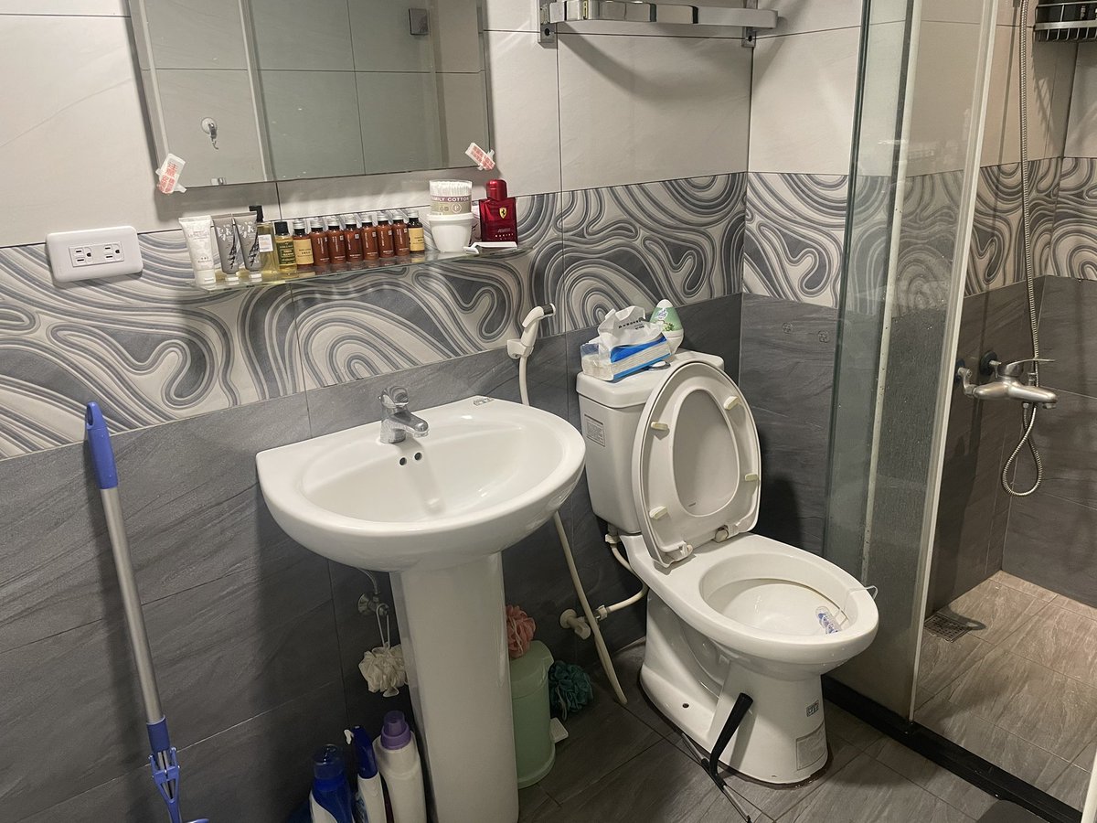 小龍按摩&amp;除毛工作室 
官方賴@730qgrkn 
開到現在剛好滿一週年
換了新的工作室
一路上 謝謝大家的支持與鼓勵
現在要回饋新客舊客
#購買兩次消費只要3600
#消費滿4000贈一盒瑪卡
#買四次消費送一次不限按摩除毛
#平均只要1600
#跟老闆一樣四月生日的壽星折200
轉推留言分享
抽三名 除毛或按摩擇一（免費