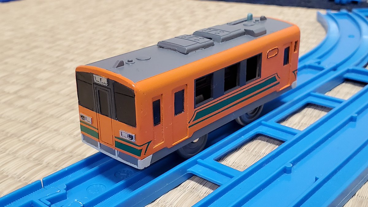 やは Twitter પર 新作発表14 16 津軽鉄道21形 走れメロス号です 激怒しながら津軽中里へ向けて走ってそうなこれもホビートレインベースです と言っても顔はプラ板 乗務員ドア追加 クーラーを2個積みに変更など 加工始めたちょっと増えてきます 五所川原