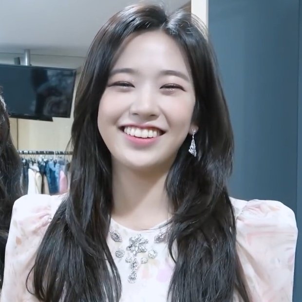 yujin smiles (@yujinsmiling) on Twitter photo 