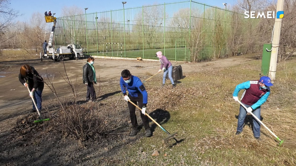 semeitv's tweet photo. В СЕМЕЕ ПРОШЕЛ ПЕРВЫЙ ОБЩЕГОРОДСКОЙ СУББОТНИК https://t.co/bKzljEDE6m https://t.co/f81JGpekmV