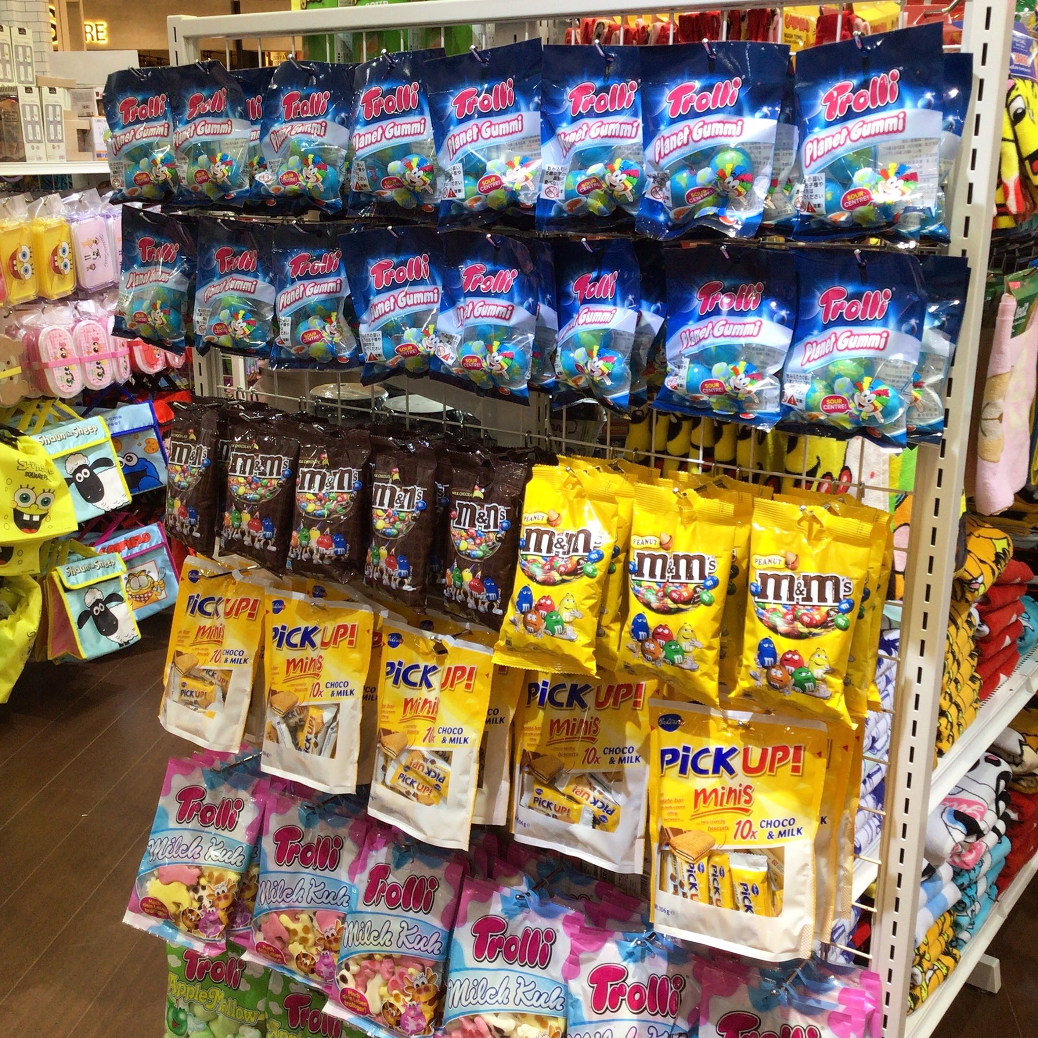 サンキューマートイオンモール新利府店 再入荷 大変お待たせ致しました 大人気で完売していた地球グミがイオンモール新利府店にも本日再入荷致しました Snsで話題沸騰中の人気商品 大人気ですので気になる方はお早めにゲットして