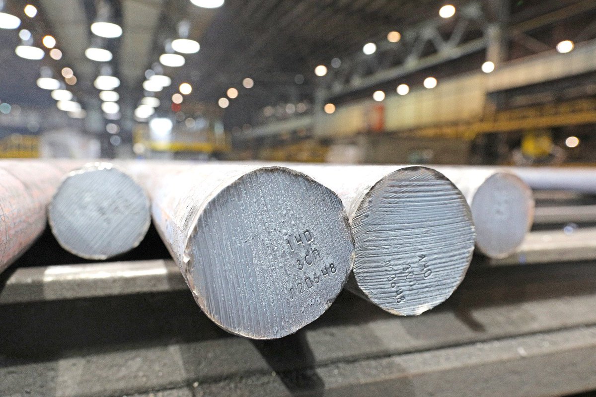 evraz_tagil's tweet photo. ЕВРАЗ ЗСМК пополнил продуктовый портфель
7 апреля 2021 г. – ЕВРАЗ ЗСМК выпустил новый вид продукции – круглую заготовку диаметром 140 мм. В конце марта комбинат произвел промышленную партию и отправил 140 тонн металлопроката в адрес Новокузнецкого… https://t.co/xTcW0cispT https://t.co/KPm8LyUw1I