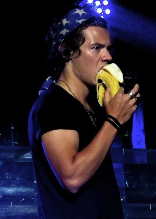 Harry eating a banana :)I vote for  #WatermelonSugar for  #BestMusicVideo at the  #iHeartAwards