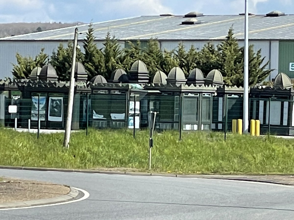 CHGAUTIER's tweet image. Les bons vieux kiosques parisiens entassés dans le #Perche . Autre épisode de #saccageparis