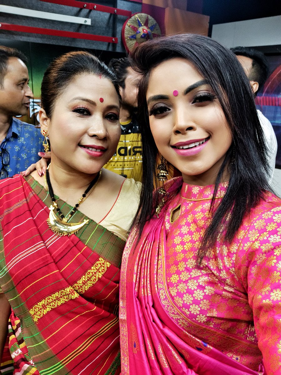 tulikadasmusic's tweet photo. YESTERDAY RONGALI BIHU SHOOT FOR ASSAM TALKS ❤️
WITH SOME GOOD PEOPLE....⭐
LOVE...#TULIKADAS 🦋
MUA BY @JANGLIWAACK 
.
.
#BIHU2021 #SHOOTING #ASSAMTALKS #RONGALIBIHU #SINGERSBELIKE #SHOOTINGLIFE #CHANNEL #TRADITIONAL #TRAVELDIARIES #HAPPYMOMENTS https://t.co/YbKkm3yjI5