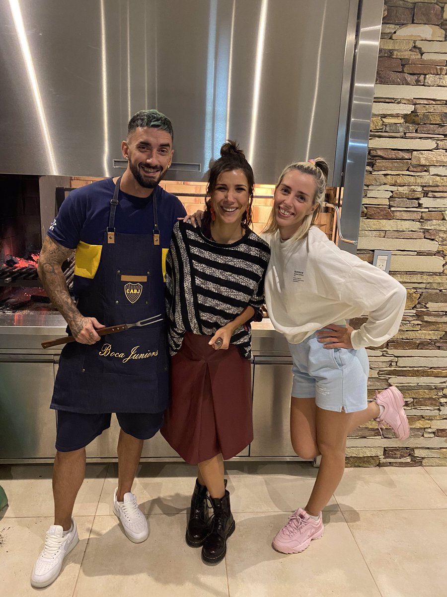 WalterEncinaa's tweet photo. Feliz cumple amiga @rmgiio dios te bendiga siempre te amamos 🎂🎉🎊🎁 https://t.co/lDJ1fUe3CE
