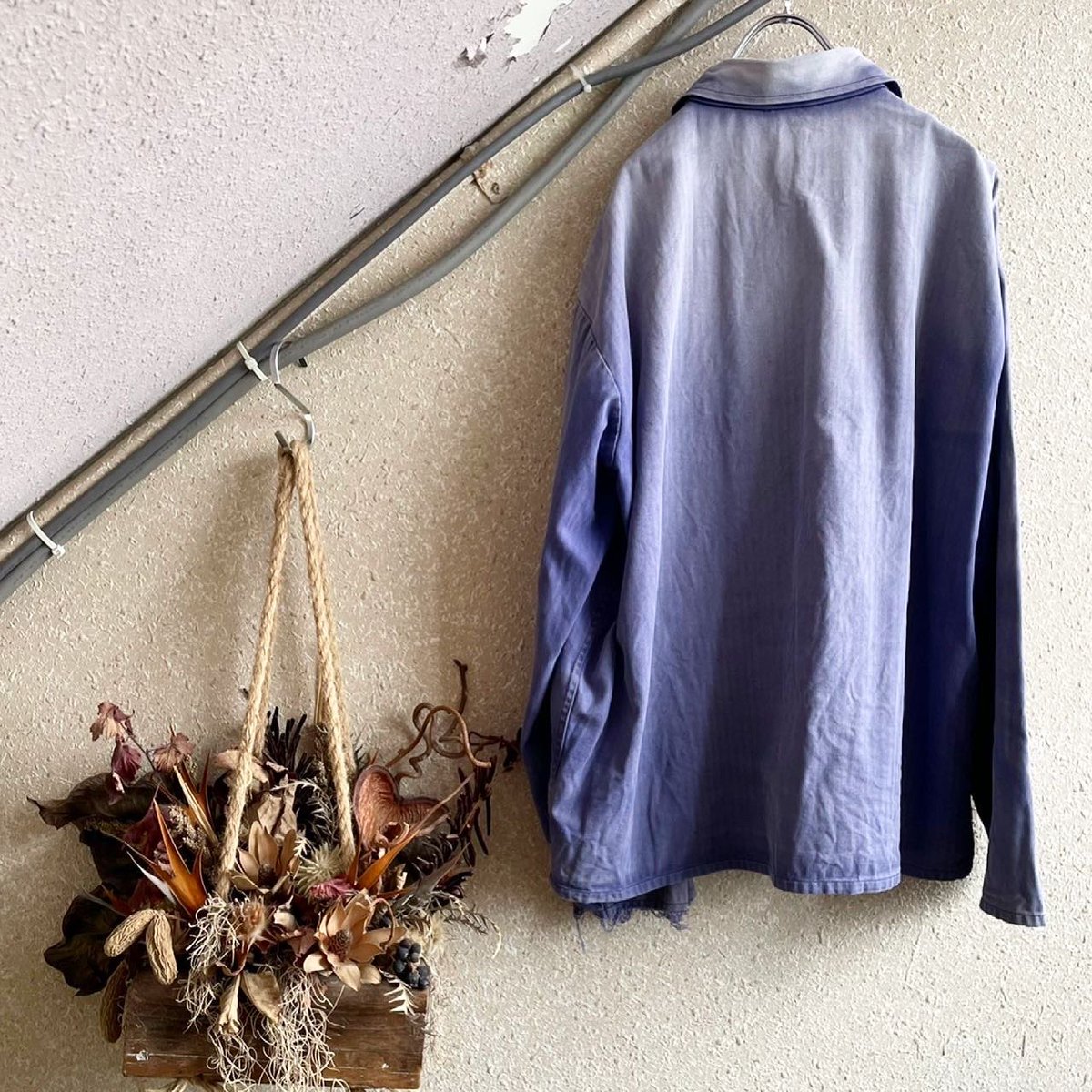 Epic_used's tweet image. #frenchworkjacket
#herringbone

目を奪われるフレンチワーク特有の絶妙な色落ち
硬めなヘリンボーンがクタクタになるまで着倒したボディ
控えめに言って最高です。

4月12日(月)
Epic. OPEN🚪
☀️14:00-20:00🌖