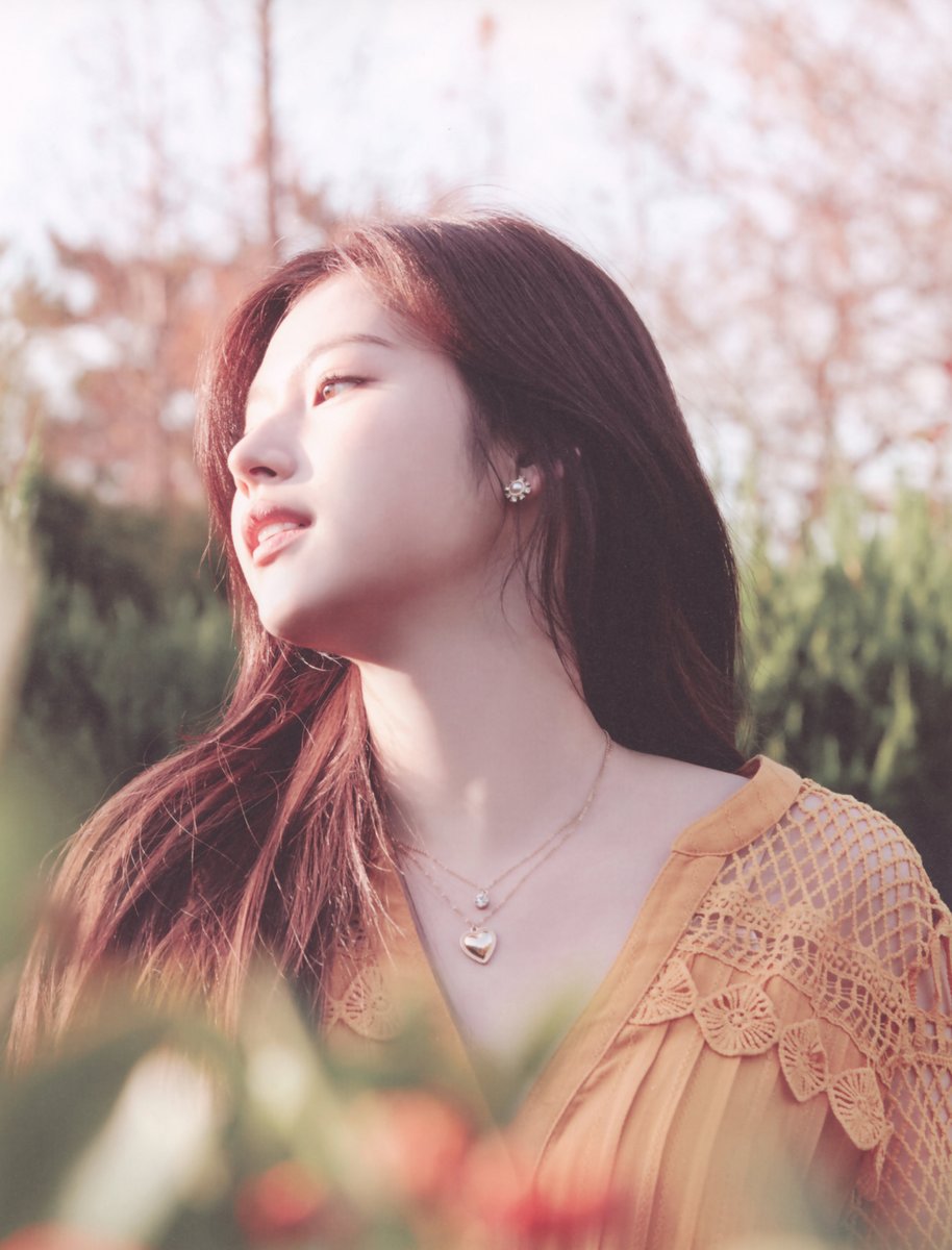 SCAN] Yes, I am Sana (1st Photobook) page 187, 189 #사나 #サナ #SANA