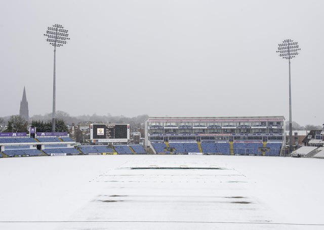 ElthamSport's tweet photo. Excited to be back, first time arriving for 1st day of summer term and itβs snowing. Just one more challenge to take on! Year 8 & 7 cricket this PM! Letβs go!!!! Welcome back!!! @ElthamCollegeUK #TeamEltham https://t.co/4wR0WKVlFW