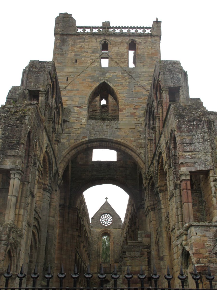  #AprilA2ZChallenge Back to 2018, when we explored this border town with its wonderfully atmospheric abbey. I’ve since learned that the national animal of Scotland is the unicorn!J is for  #Jedburgh