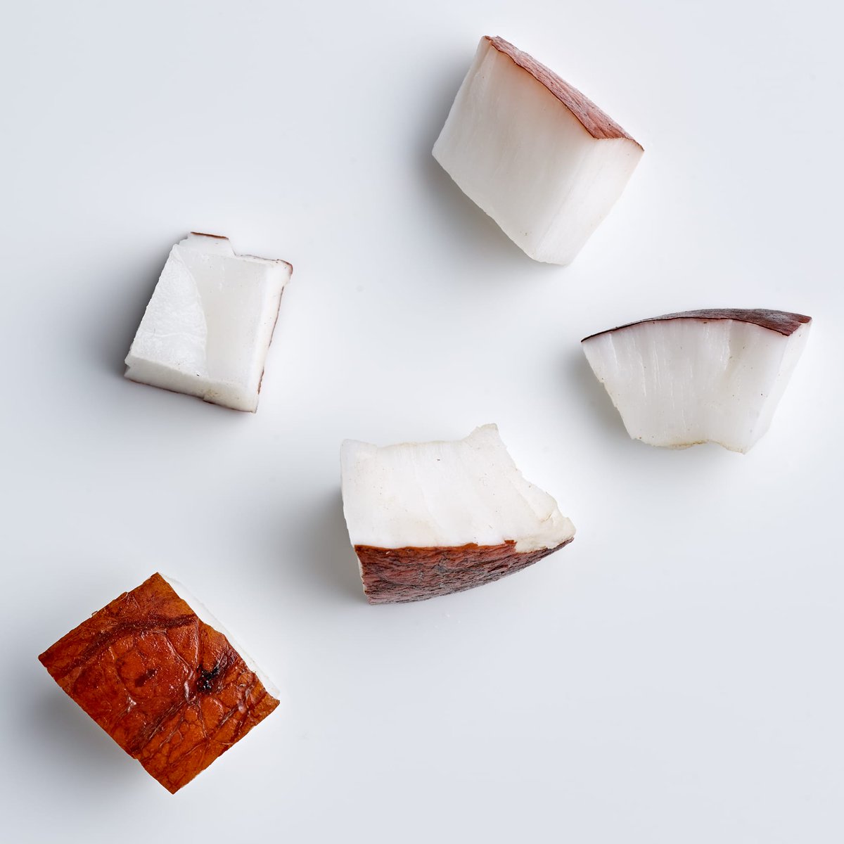 Always the finest ingredients.

We top our Coconut + Banana recipe with delicious and light desiccated coconut.

Always organic.

#treatyourselfbetter #ingredients #chocolate #rawchocolate #organic