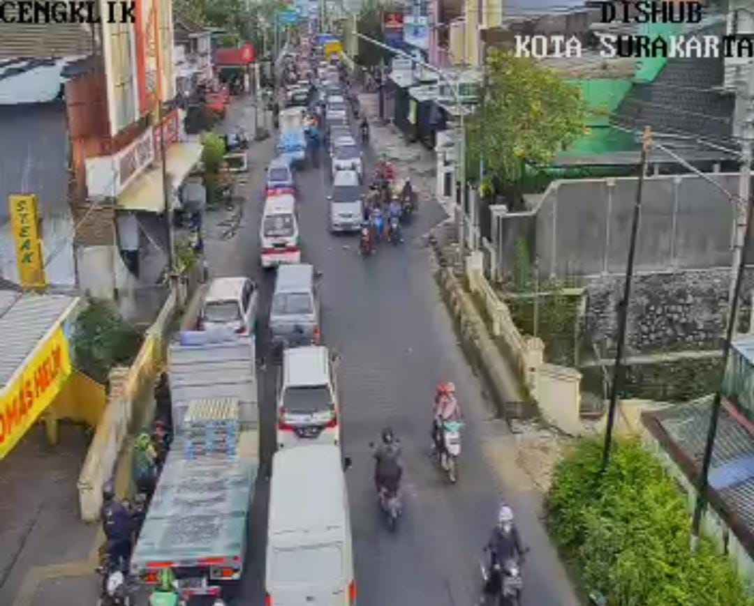 Pantauan arus lalulintas sore hari pukul 17.07 via ccroom terpantau arus lalu lintas padat di simpang ngemplak maupun simpang cengklik
