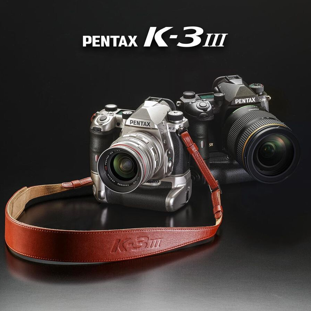 Die neue Pentax K-3 III ist da. Ab sofort können Sie das Spitzenmodell der aktuellen PENTAX Spiegelreflex-Serie im APS-C Format bei uns vorbestellen. 
Das PENTAX K-3 Mark III Premium Kit ist weltweit auf lediglich 1000 Stück limitiert – Schlagen Sie also zu, bevor es zu spät ist.