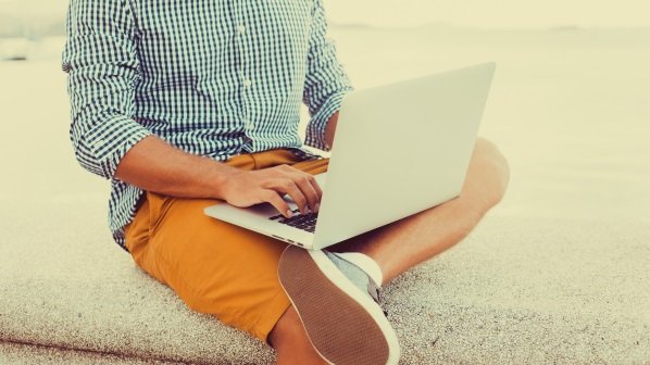 Det kan gå ud over din sommerferie, hvis du endnu ikke har fået den nye ferielov helt under huden. Forstå det vigtigste princip og få 4 gode tips
bit.ly/3a5m9b3