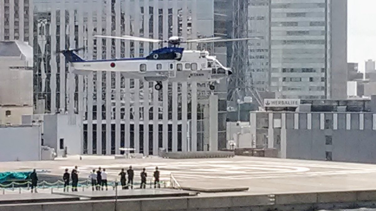 永田町に轟く軍事用ヘリの爆音 米軍の超低空飛行か 亡命か Togetter
