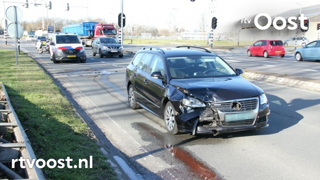 Twee gewonden bij aanrijding in Almelo. #rtvoost.