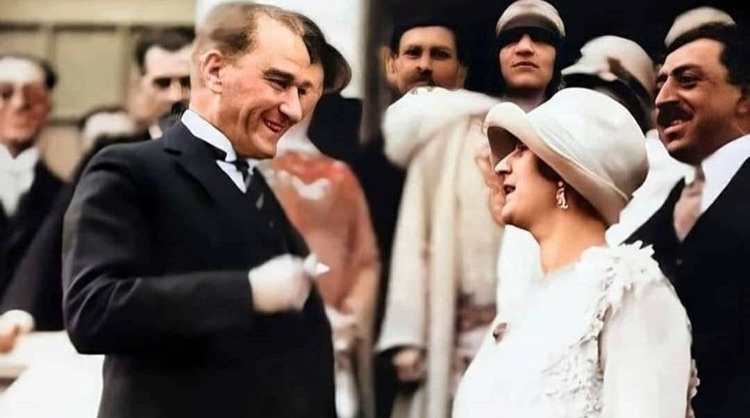-"Ey kahraman Türk Kadını sen yerde sürüklenmeye değil, omuzlar üzerinde göklere yükselmeye layıksın."

-Mustafa Kemal Atatürk-

#12nisan