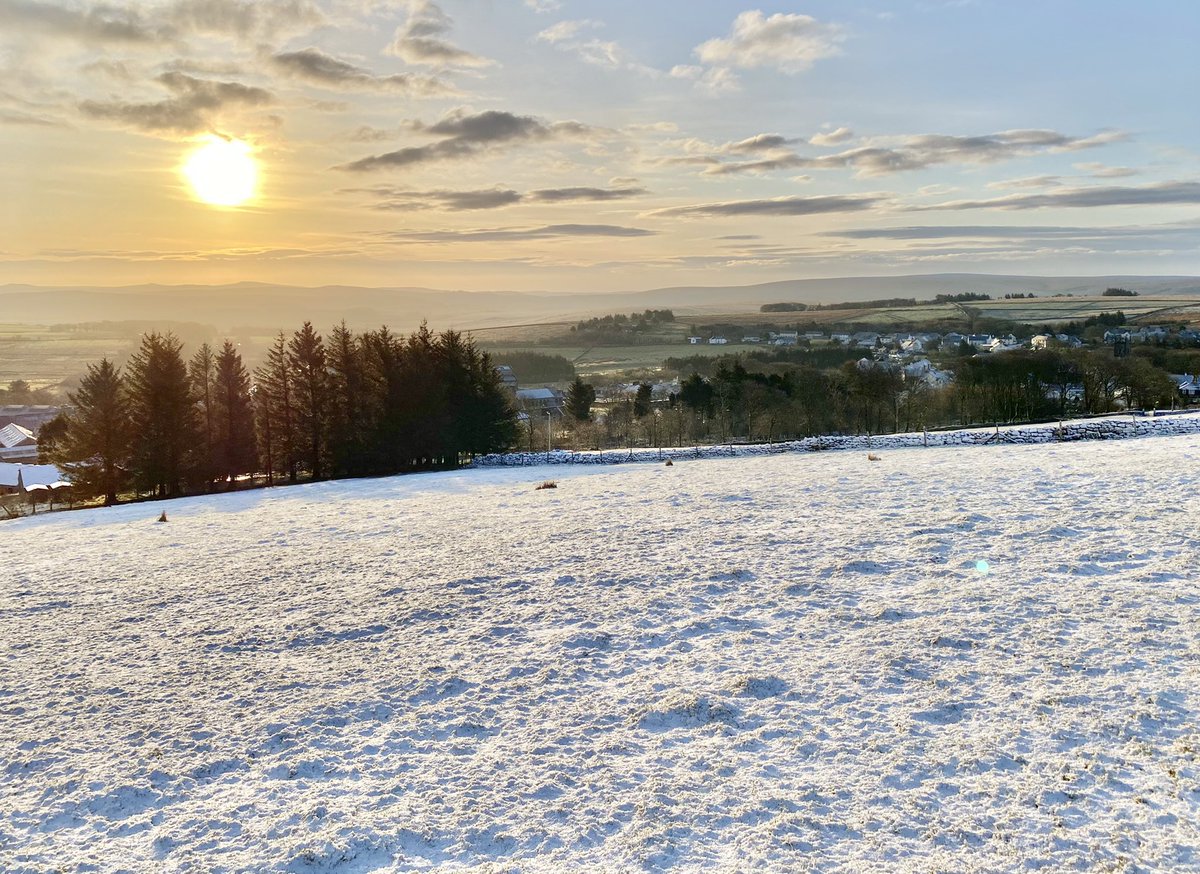 DartmoorSnowman's tweet photo. Snow this morning on Dartmoor ☃️ https://t.co/TlLD55DrDE