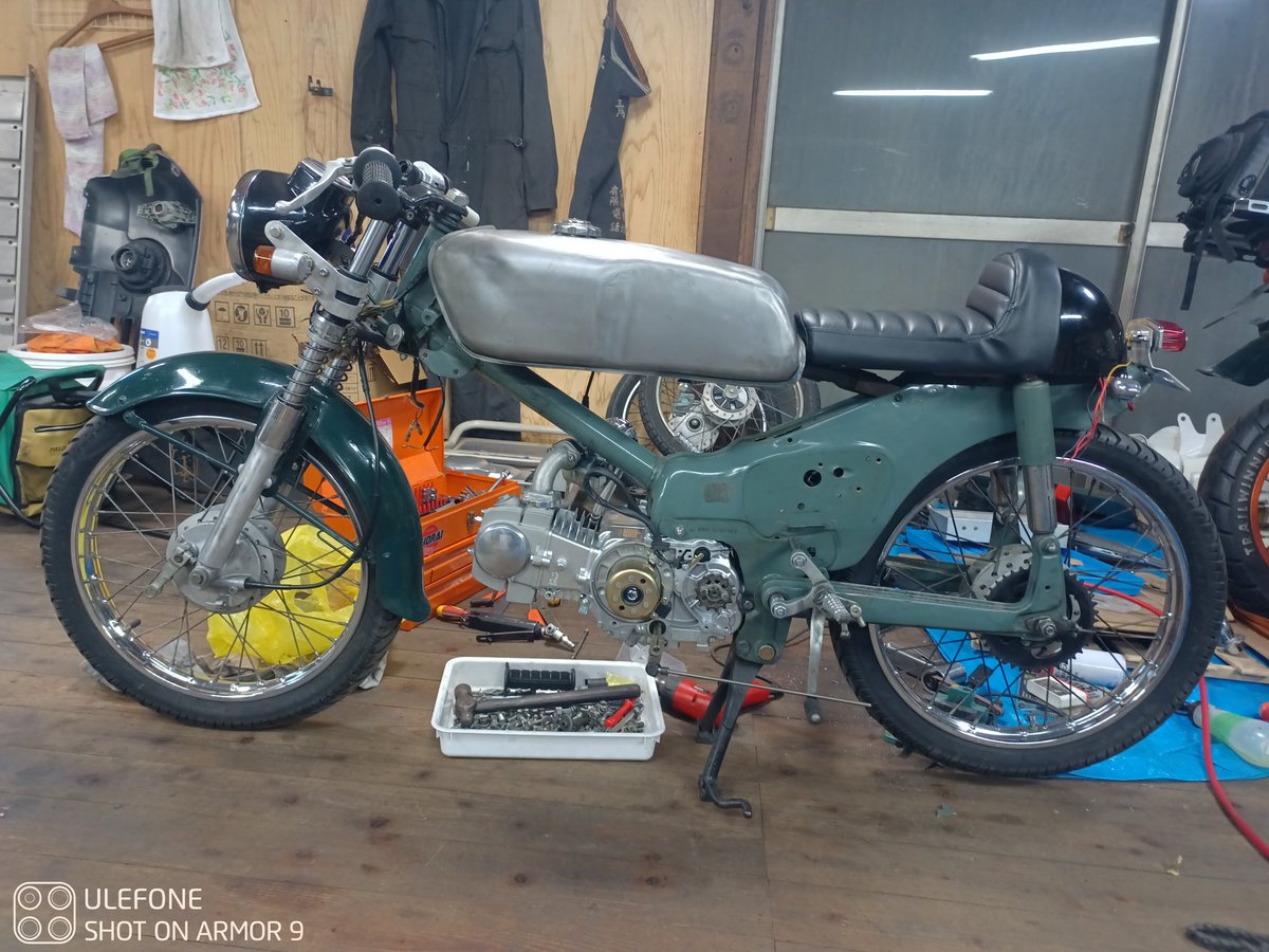 #カスタムコンセプト 
エンジン込みで5万円で作る原付カフェレーサー