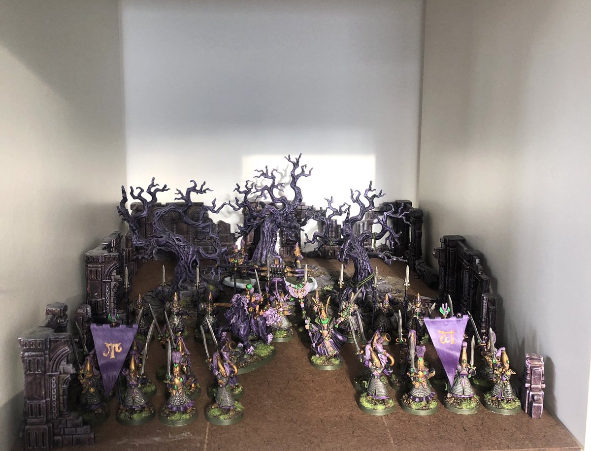 aelflife's tweet photo. Aelves on the shelves 🧝🏻‍♀️🧝🏻‍♂️

City Aelves settling in to their new apartments.

Might need to get some lights for them 🤔

#WarhammerCommunity #ageofsigmar #aelves #citiesofsigmar #thelivingcity #harkuron #anvilgard #thephoenicium #hallowheart https://t.co/dOb4uBVfNy