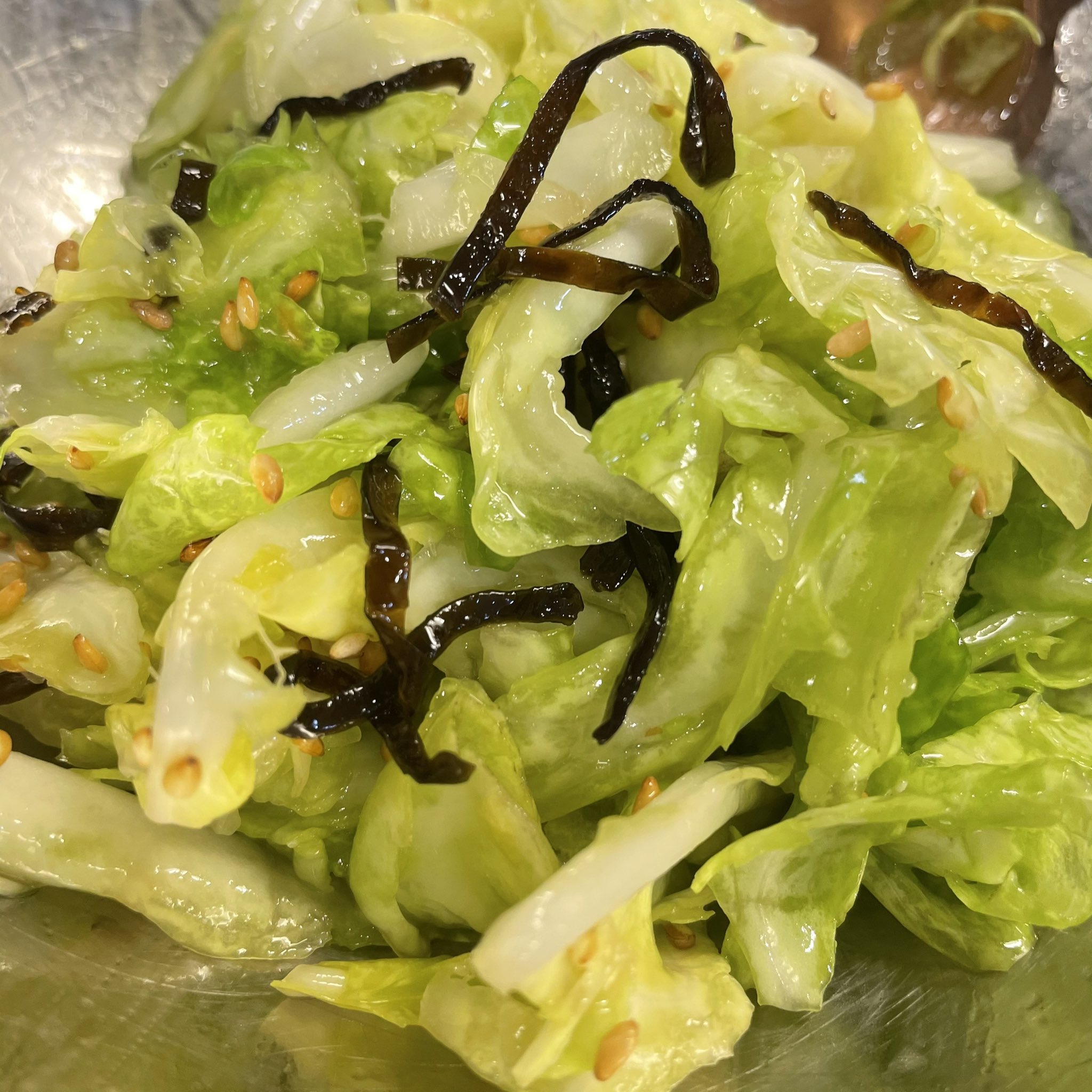 Hazu 12kg痩せたダイエッター ダイエット中食べていた 塩こんぶキャベツ 塩昆布ふたつまみくらいと ざく切りしたキャベツ30gを ボールに入れギュッと掴みながら混ぜる 味を染み込みやすくするため ごま油小さじ1 2を回しかけ お好みでいりごま Hazu 12kg痩せたダイエッター ダイエット中食べていた 塩こんぶキャベツ 塩昆布ふたつまみくらいと ざく切りしたキャベツ30gを ボールに入れギュッと掴みながら混ぜる 味を染み込みやすくするため ごま油小さじ1 2を回しかけ お好みでいりごま
