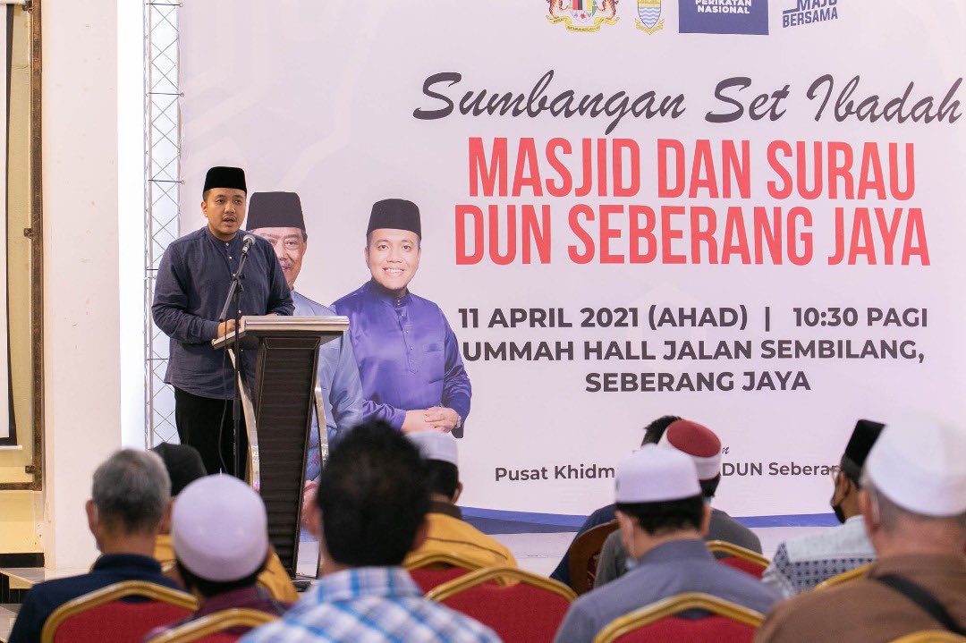 afifbahardin's tweet photo. Seterusnya, saya telah menyantuni ahli kariah Masjid &amp; Surau DUN Seberang Jaya bagi menyampaikan sumbangan set kelengkapan ibadah bagi kegunaan menjelang ketibaan bulan Ramadhan.

Sejumlah 38 buah masjid dan surau DUN Seberang Jaya telah mendapatkan manfaat sumbangan ini. https://t.co/6w1mc6xdey