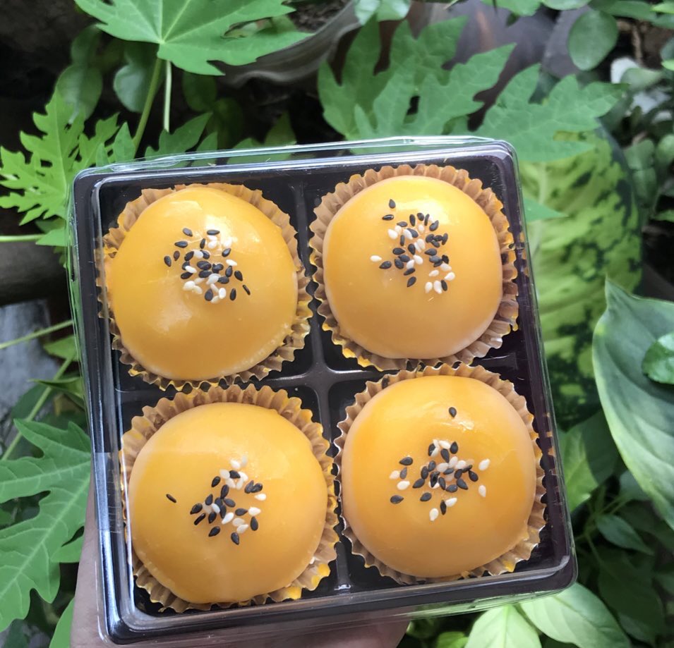 KanomwanP's tweet photo. #ขนมเปี๊ยะลาวาไข่เค็ม 

📍1กล่อง 75 บาท 
📍ในตู้เย็น เก็บได้ 1-2อาทิตย์ 
📍ไม่ใส่สารกันบูด อบสดใหม่ทุกรอบแน่นอนค่า 

✅ พร้อมส่ง
✅ 2กล่อง 145 บาท
✅ 3กล่อง 225 บาท ‼️ ส่งฟรี ‼️

#ขนมเกาหลี #ขนมญี่ปุ่น #ขน���เปี๊ยะ #อร่อยไปแดก #ส่งต่อคสอ #ส่งต่อเสื้อผ้ามือสอง #ส่งต่อ https://t.co/NLzEk2DkYJ
