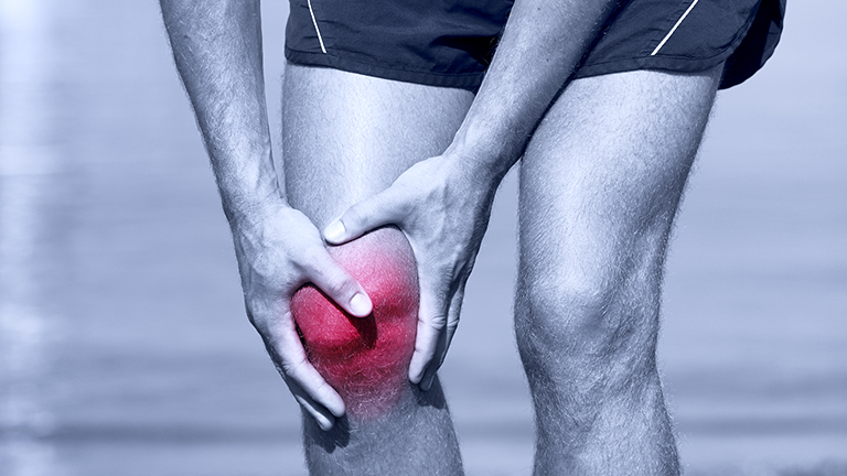 PedagogGU's tweet image. Nästan varannan motionslöpare drar på sig skador. Oftast är det knäna, vaderna eller hälsenorna som råkar illa ut. Riskerna är lika stora oavsett ålder, kön eller löperfarenhet. Det framkommer i en ny avhandling i idrottsvetenskap av @JonatanJungmalm 
bit.ly/3g2AdWx