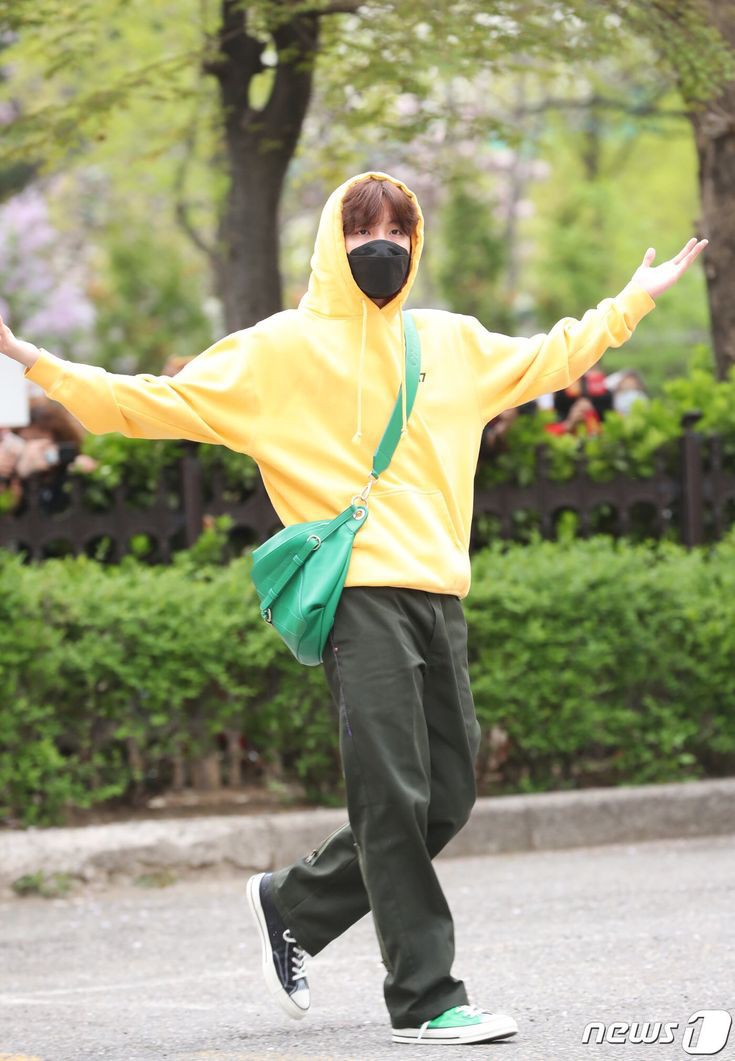 He looks so smol-