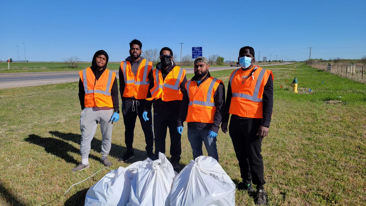 Community service done by some of our NSBE chapter members. #Highway #CleanUp #r5nsbe 🐎