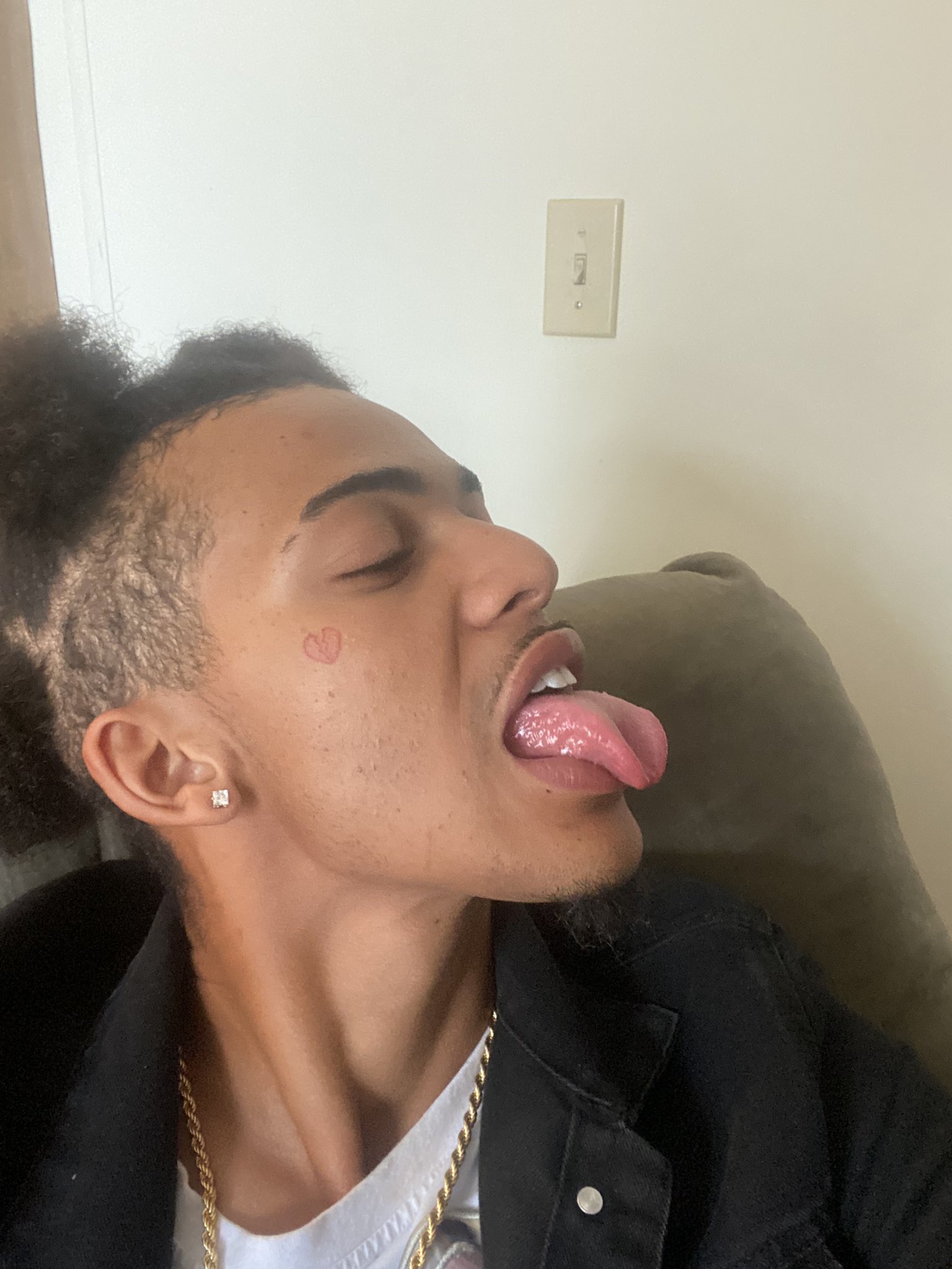 1 pic. Just something to post 💔 https://t.co/5Oi9E3vtNH