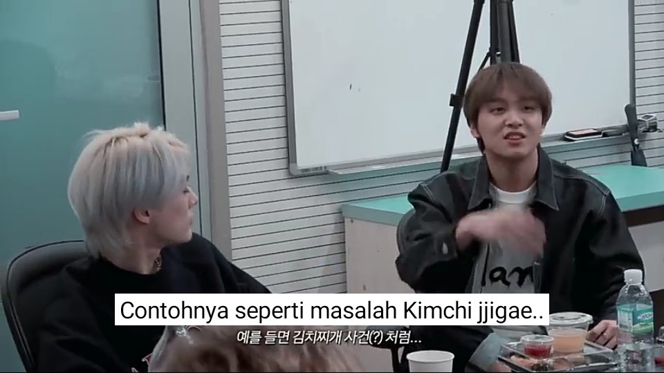 xleehcx's tweet photo. Summer fight markhyuck kah?😂
#markhyuck #summerfight https://t.co/IS9pjhqqOV