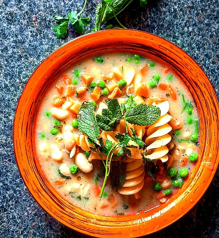 paulwattersu2's tweet photo. Spring is still with us so why not try this minted Spring vegetable fusuli pasta and butterbean soup.#simpletastyhealthybypw https://t.co/FaTSh99MhL