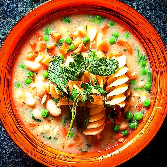 paulwattersu2's tweet photo. Spring is still with us so why not try this minted Spring vegetable fusuli pasta and butterbean soup.#simpletastyhealthybypw https://t.co/FaTSh99MhL