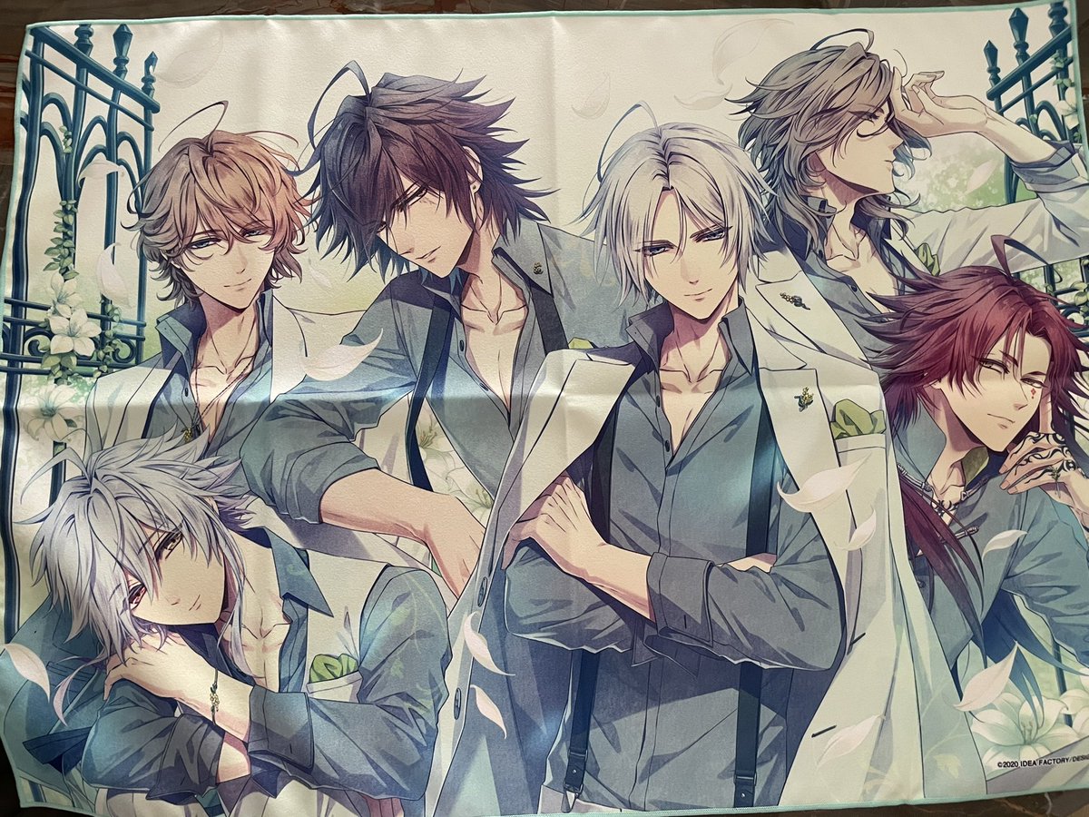 The cloth poster that came along with the artbook. THIS IS SO GIGANTIC, thank you for making it in this size so that I can SIMP FOR ALL OF THEM