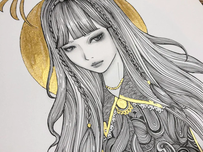仕事の空き時間にドローイングを描いています。白い紙は描きやすい✍️ 