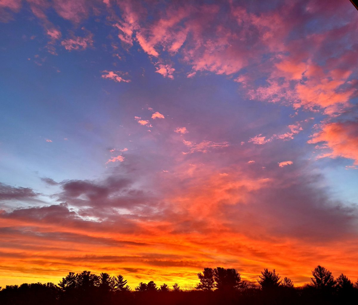 dsflips631's tweet image. Good Morning🌞Spectacular Sunrise❣ Happy Monday 😊 I wish everyone a Fabulous Week🧿