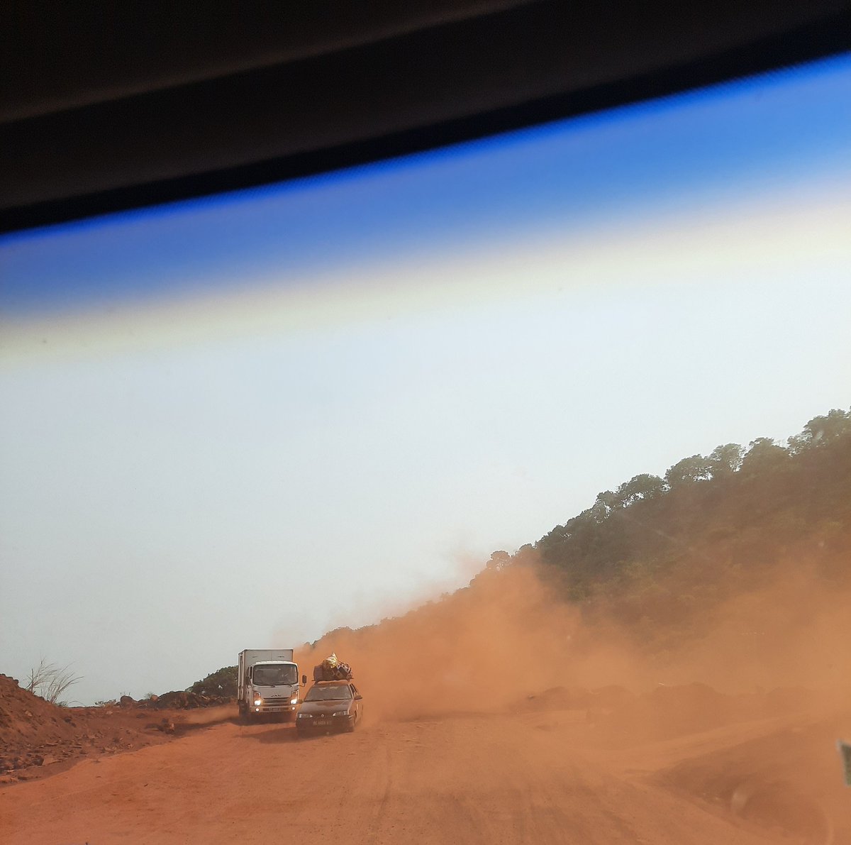 Tu tapes définition de "poussière" sur Wikipedia c'est la nationale Conakry-Dabola qui sort