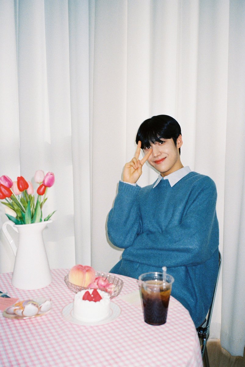 LES_BNM's tweet photo. [📷] #은상_Zip

여러분들은 어떤 음료를 고르셨나요.zip

#이은상 #LeeEunSang #스탭이_풀어주는_은상Zip #브랜뉴뮤직 #BRANDNEWMUSIC https://t.co/vKAY0uGXoN