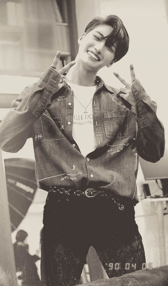 park seonghwa as your 90's love; a thread <3  #StanWorId  #ATEEZ