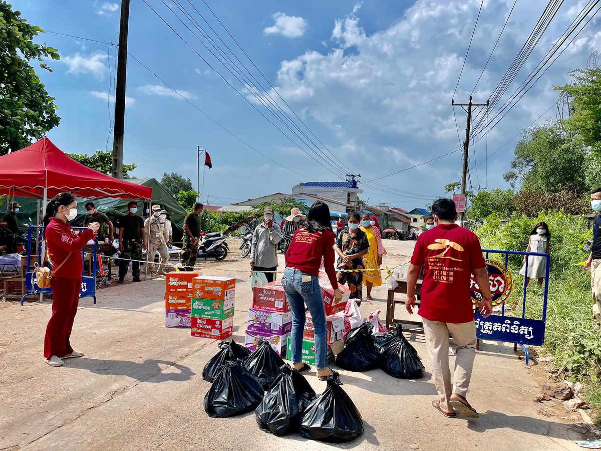 MLopTapang's tweet photo. Our teams have been working hard to deliver emergency food supplies to closed off areas due to the recent Covid outbreak in Cambodia. #covid #ourbreak https://t.co/PsmhBvTfmq