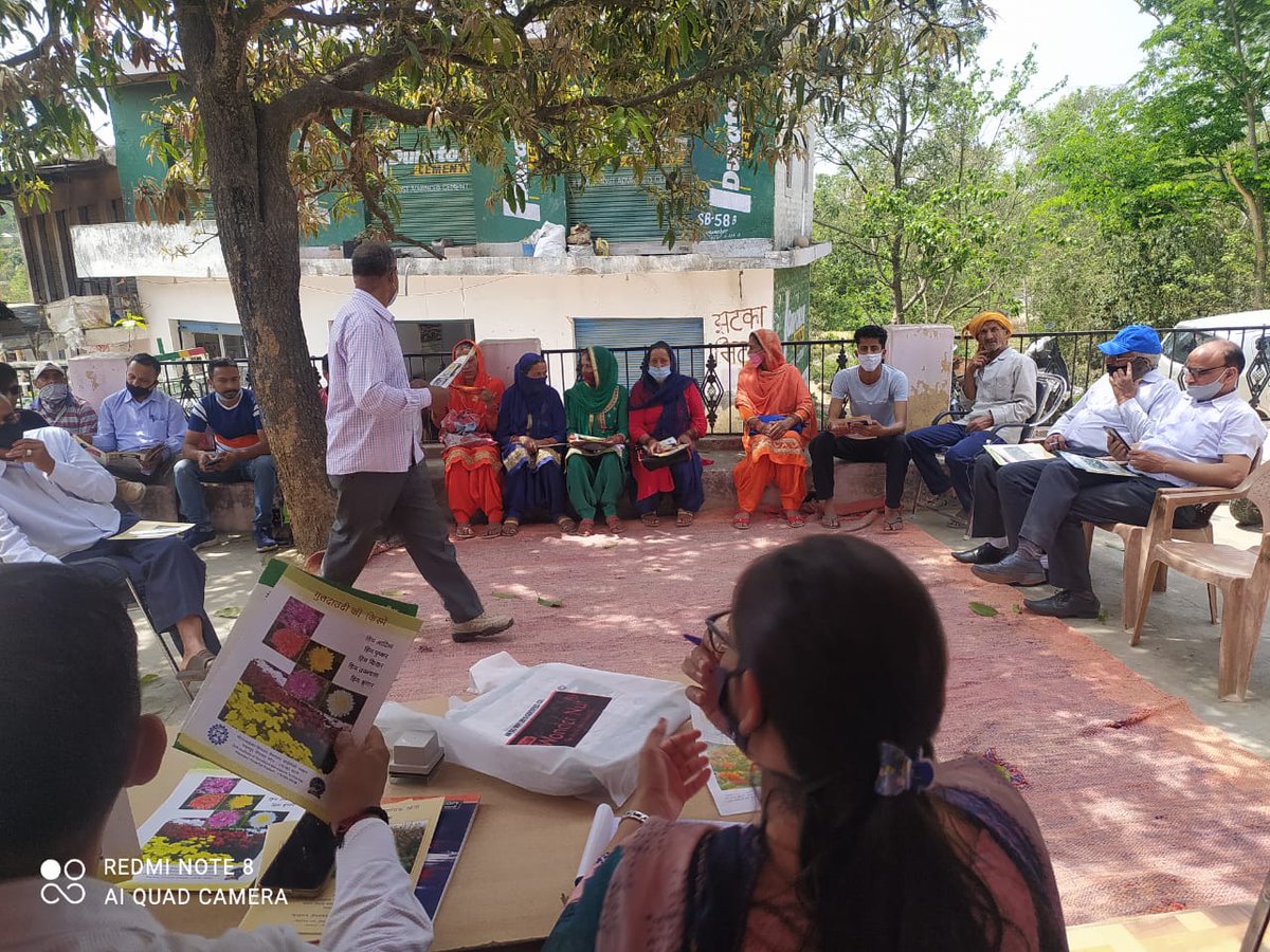 #CSIRFloricultureMission @CSIR_IHBT Scientists organized #TrainingProgram at Village Badgaon, Bilaspur, HP on 12 April 2021. Prospects of crops like marigold, gladiolus, rose, lily, carnation&gerbera were discussed for Badgaon, Berthin, Tihra, Fatoh, Gatti and Re-Radoh villages.