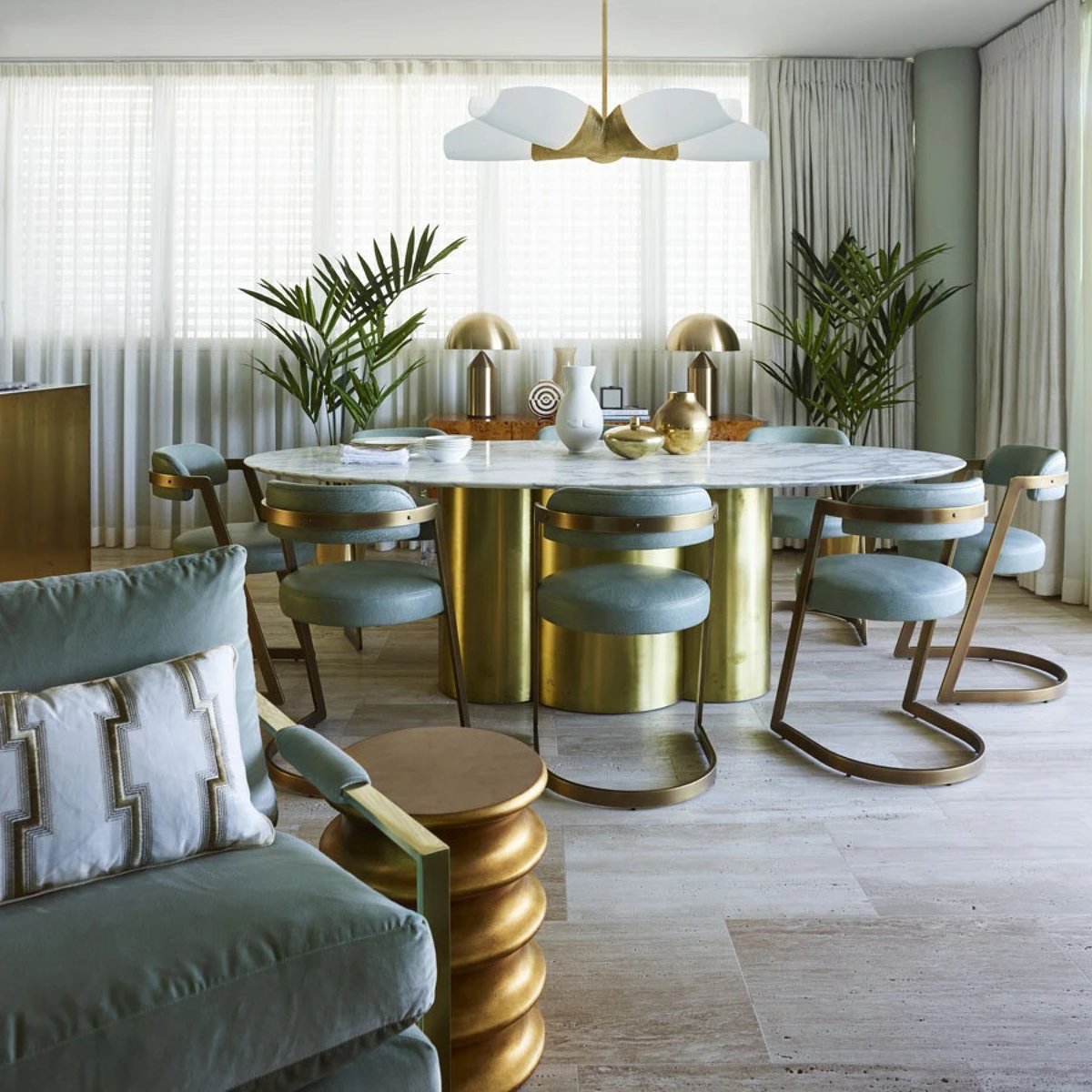 pipcke's tweet photo. En voilà une idée brillante… Intégrer de l’or dans un décor sophistiqué, c’est ce que Greg Natale a réussi avec brio dans cet appartement de Sydney. 

📸 @gregnataledesign

👉 https://t.co/vQggiwTa7x

#PipckeCoupDeCoeur https://t.co/5wBrQUeA1f