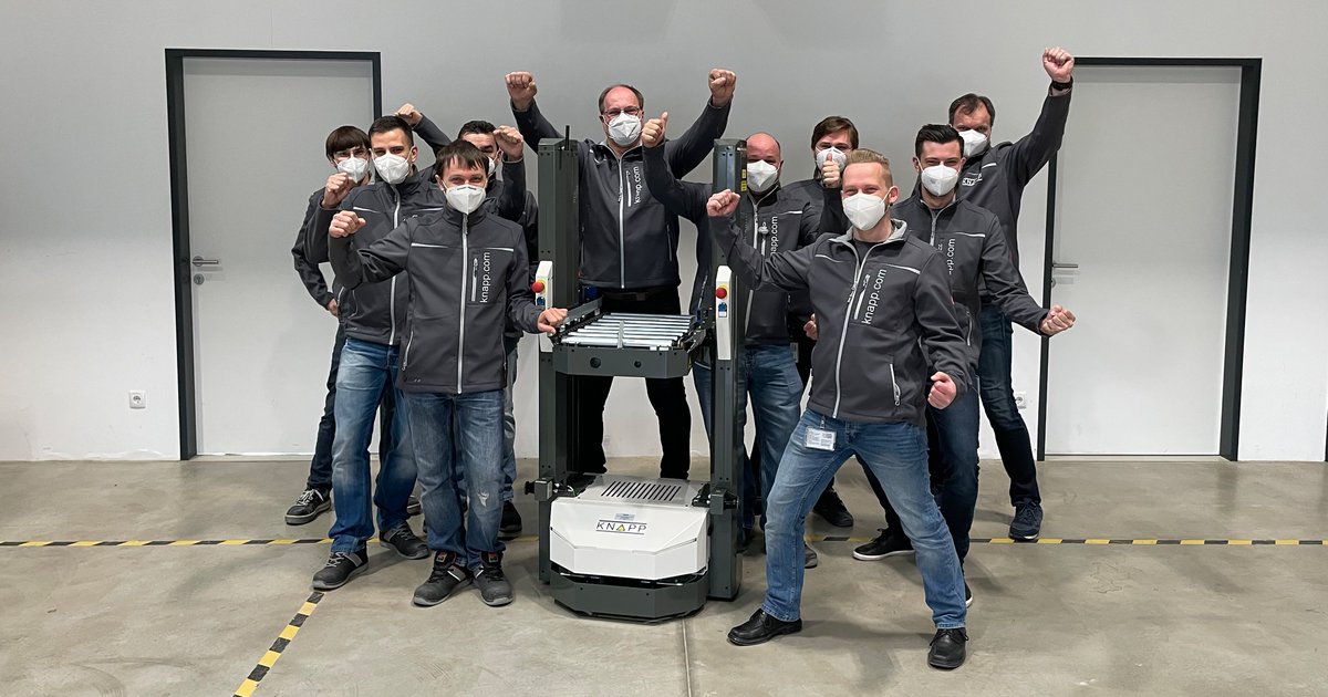 KNAPP_AG_de's tweet image. Our autonomous mobile robots are now in use all over the world. Hard work pays off. Dobl&apos;s supply chain team increased its production of Open Shuttles by 100% last year. #makingcomplexitysimple #OpenShuttle #weareknapp #AMR