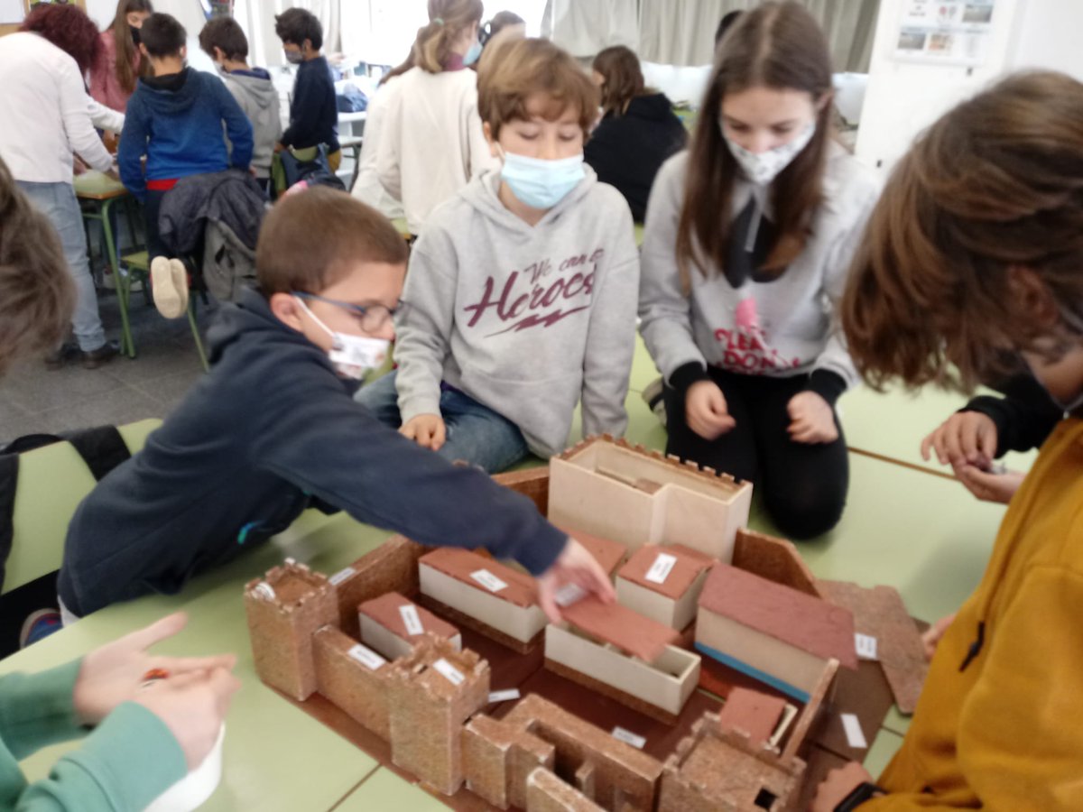 Escola Pit-Roig tweet media