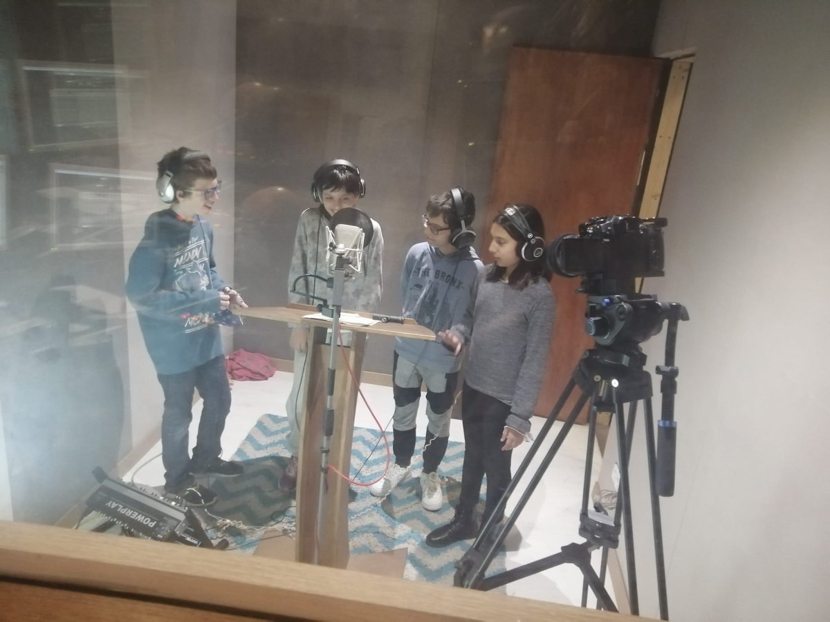 Emocionant! Amb #EscolaDeRock, 6è comencem a gravar la versió d'una cançó de l'<a href="/Anna_Andreu_/">Anna Andreu</a>  sobre els #ODS com a part del producte final del #projecte "Missió ODS 2030".
<a href="/escoladerockedu/">Escola de Rock</a> <a href="/BitLabCat/">BitLab Cooperativa</a> #ABP #NouPatufet #EscolesCoop