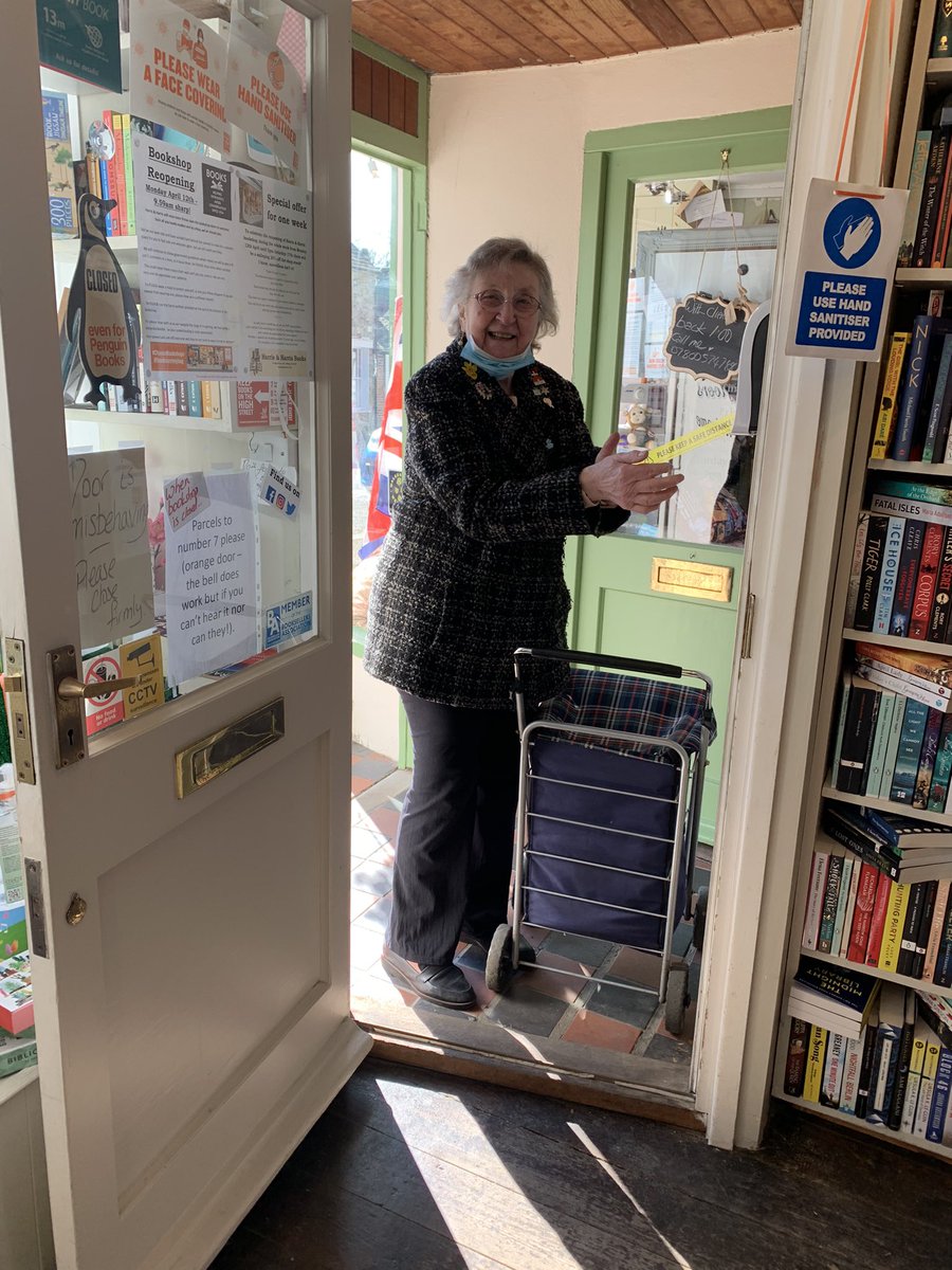 First customer since Christmas Eve 🥳

Hello Margaret, welcome back 🥰 

Ohh how I’ve missed you.  

Margaret wears her mask, slathers her mitts in hand gloop and stays at least 2m away. 

Be more Margaret and stay safe out there shoppers 😆
#ChooseBookshops