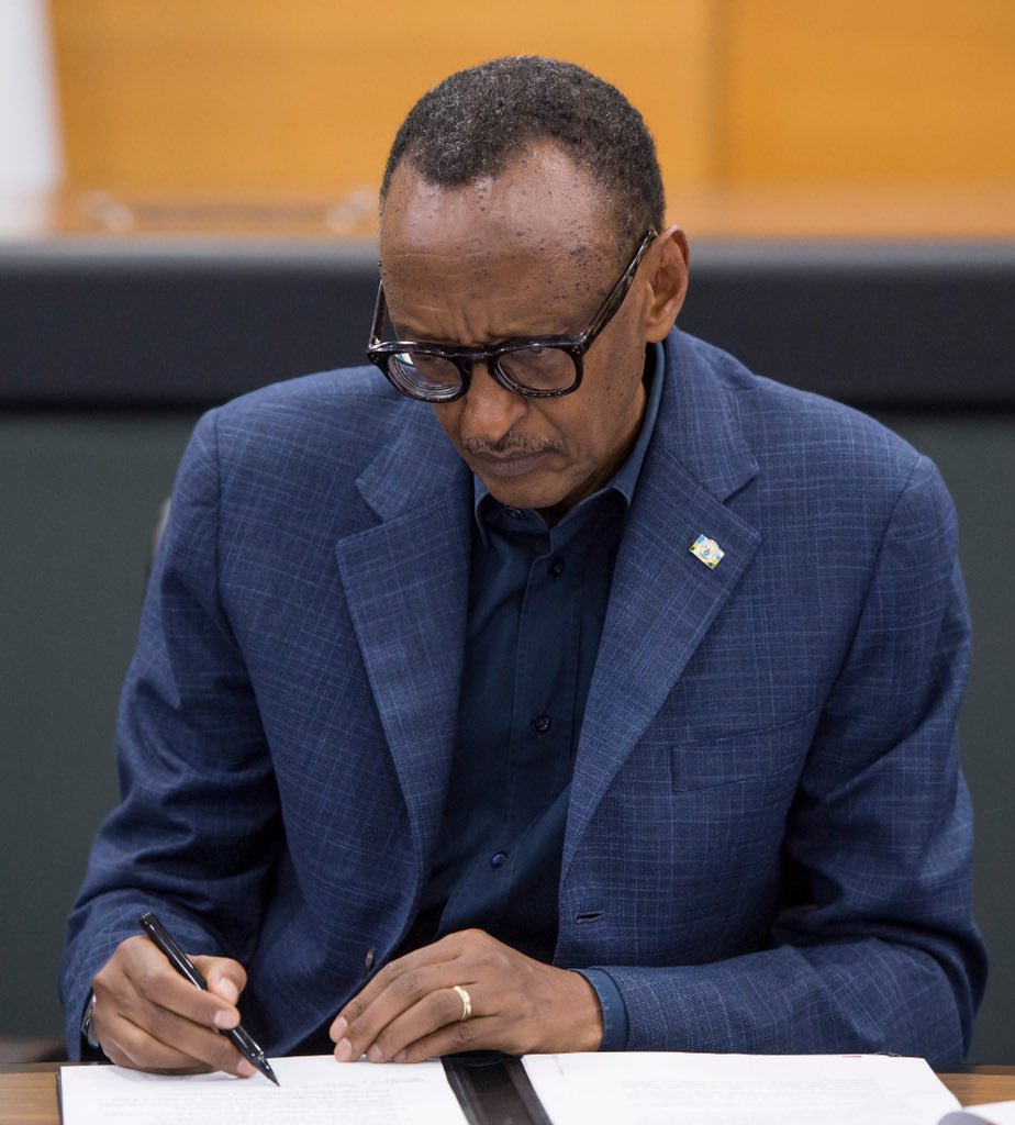 UrugwiroVillage's tweet image. President Kagame is now attending the virtual Conference on Expanding Africa’s Vaccine Manufacturing chaired by President Tshisekedi &amp;amp; convened by the AU Commission &amp;amp; @AfricaCDC. The meeting is discussing the strategy for the manufacturing of vaccines in Africa #VaccinesForAfrica