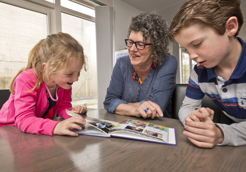 Overweeg jij om pleegouder te worden? Wil je hier graag meer over weten? Of ken je iemand die dat wel zou willen? Op 21 april organiseren we een digitale informatiebijeenkomst. Aanmelden kan op pleegzorgdrenthe.nl #pleegzorg #pleegouderschap #Pleegzorgdrenthe