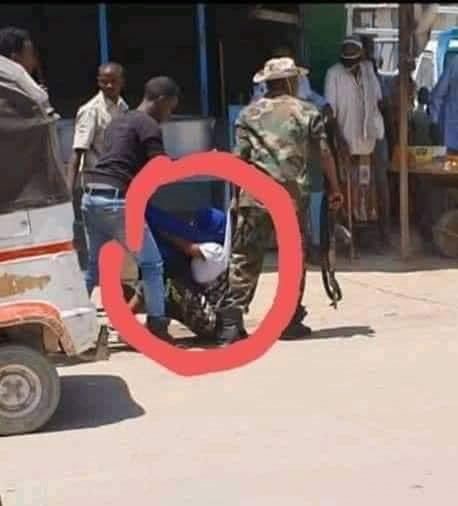 Sabawanaag's tweet photo. Police beat women, civilians and journalists
in East Burco protesting against the sentencing 
of Doolal. https://t.co/BMUyFWMT2O